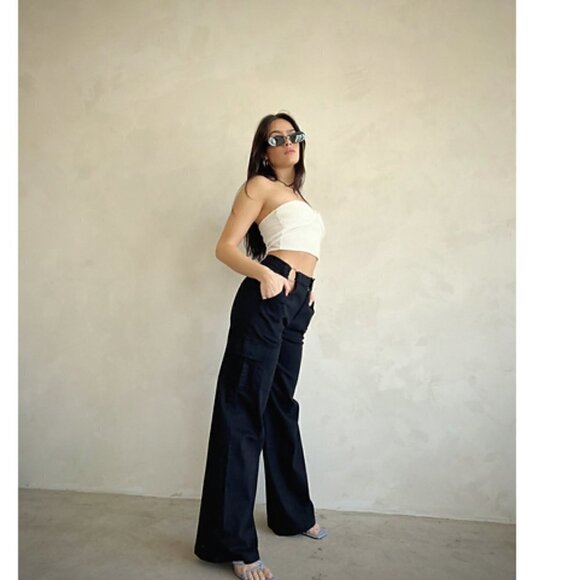 Women’s Black High Rise Wide Leg Key Hole Cargo Pants - Picture 2 of 7